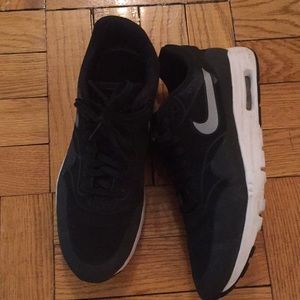 Women’s Nike sneakers